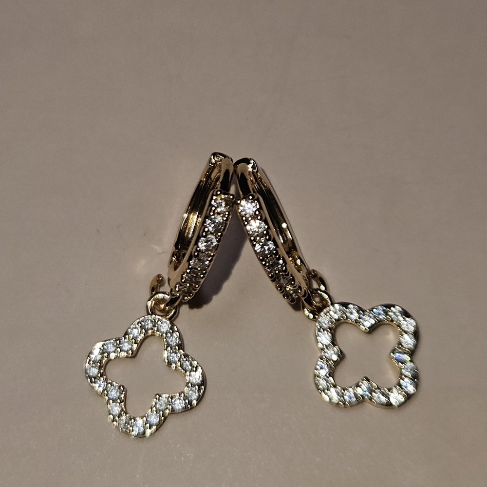 Lucky Charm Clover Earrings - Golden Aura ✨ - Picture 4 of 7